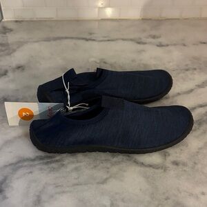 Cat & Jack Kids' Navy Water Shoes NWT SIZE 2